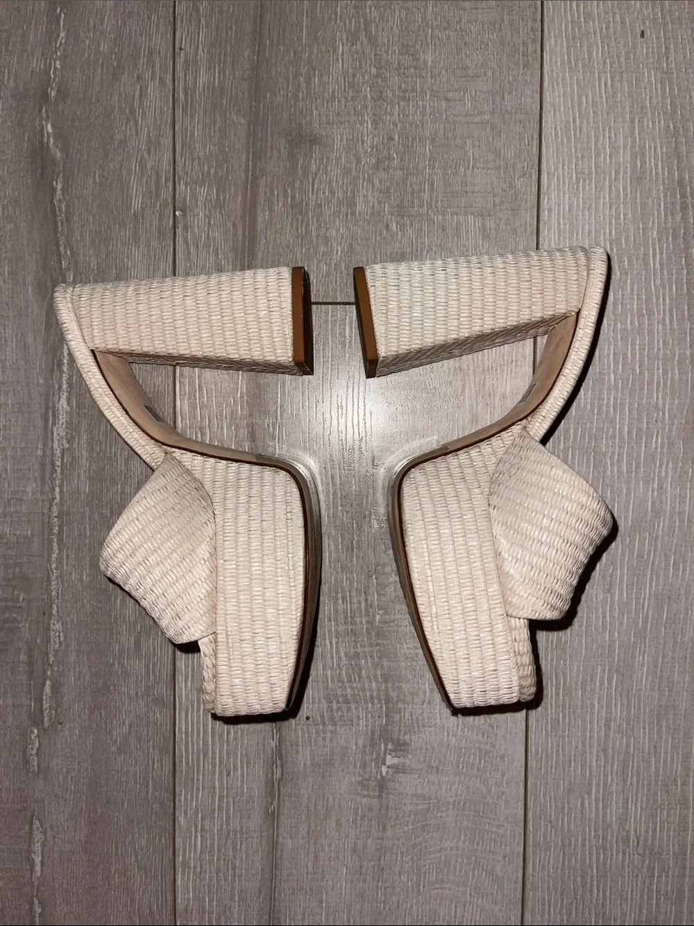 🥥🍨🍨Larroude Cream Woven Block Heel Sandals 5.5- worn once!🍨🍨🥥